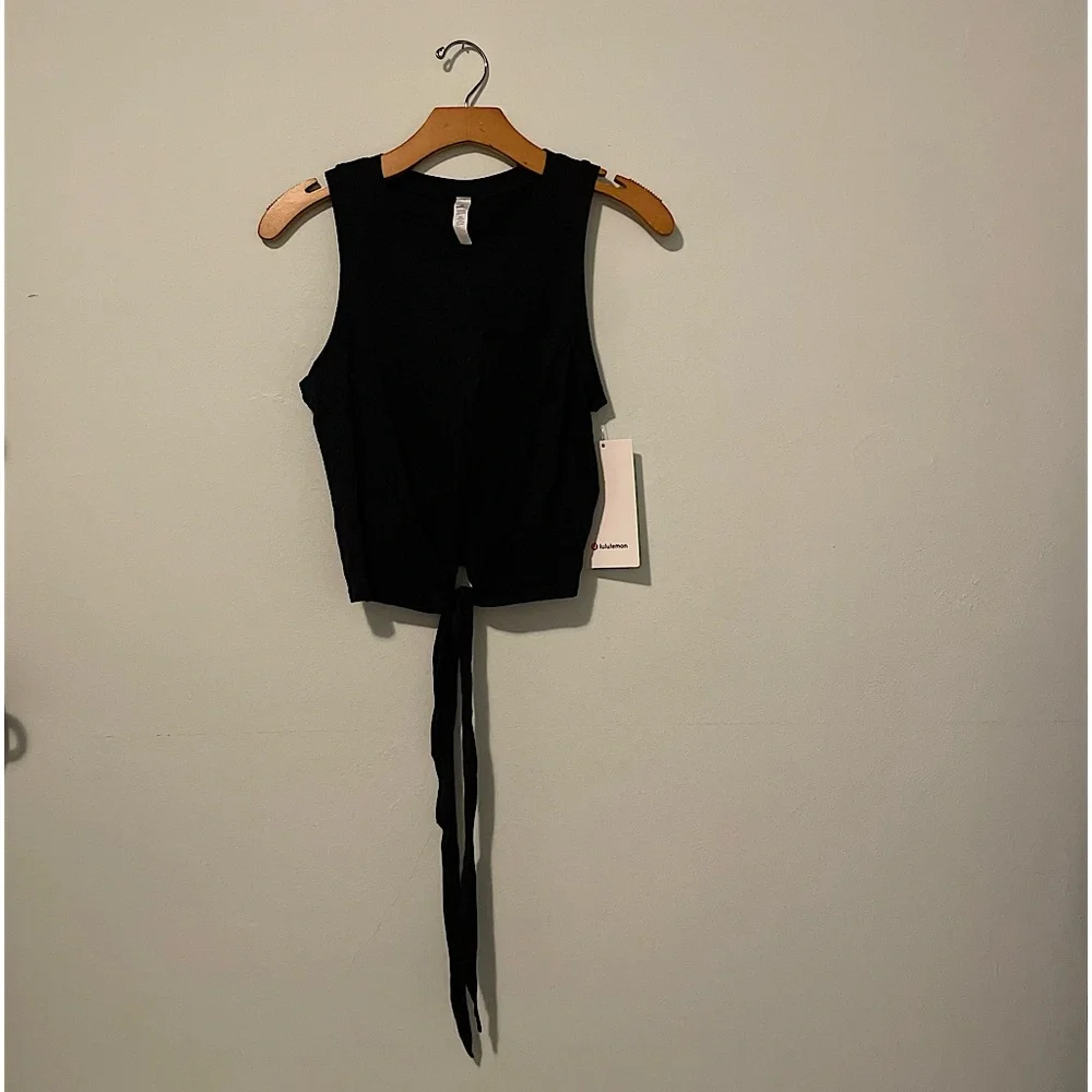 Lululemon Top - Picture 1 of 2